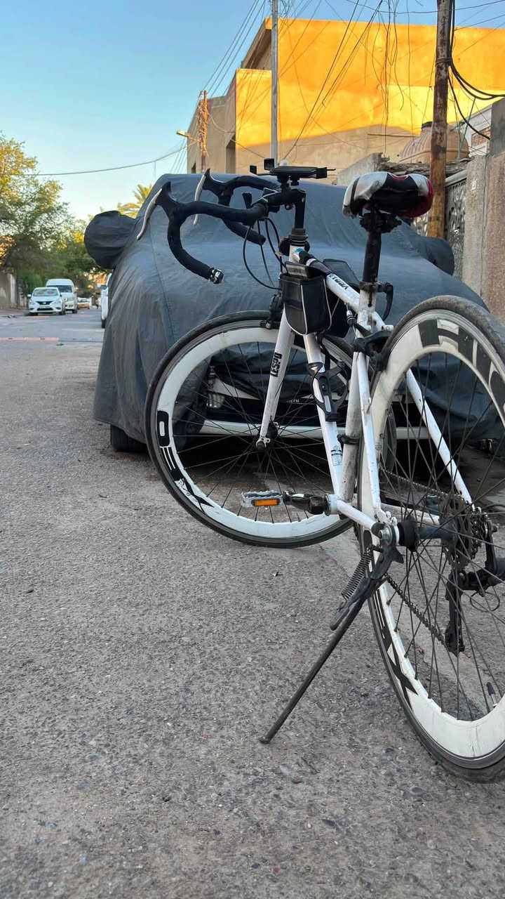 بايسكل c700
سستم شيمانو بالكامل
حجم ٢٨ 
ستيرن رود
ويل طبقتين المنيوم ضد الانعواج
حديد مخفف
عقرب السرعة ٧x٢
سعر ١٣٥ وبي مجال
مكان بغداد الدورة ابو دشير
للتواصل *********** واتس
