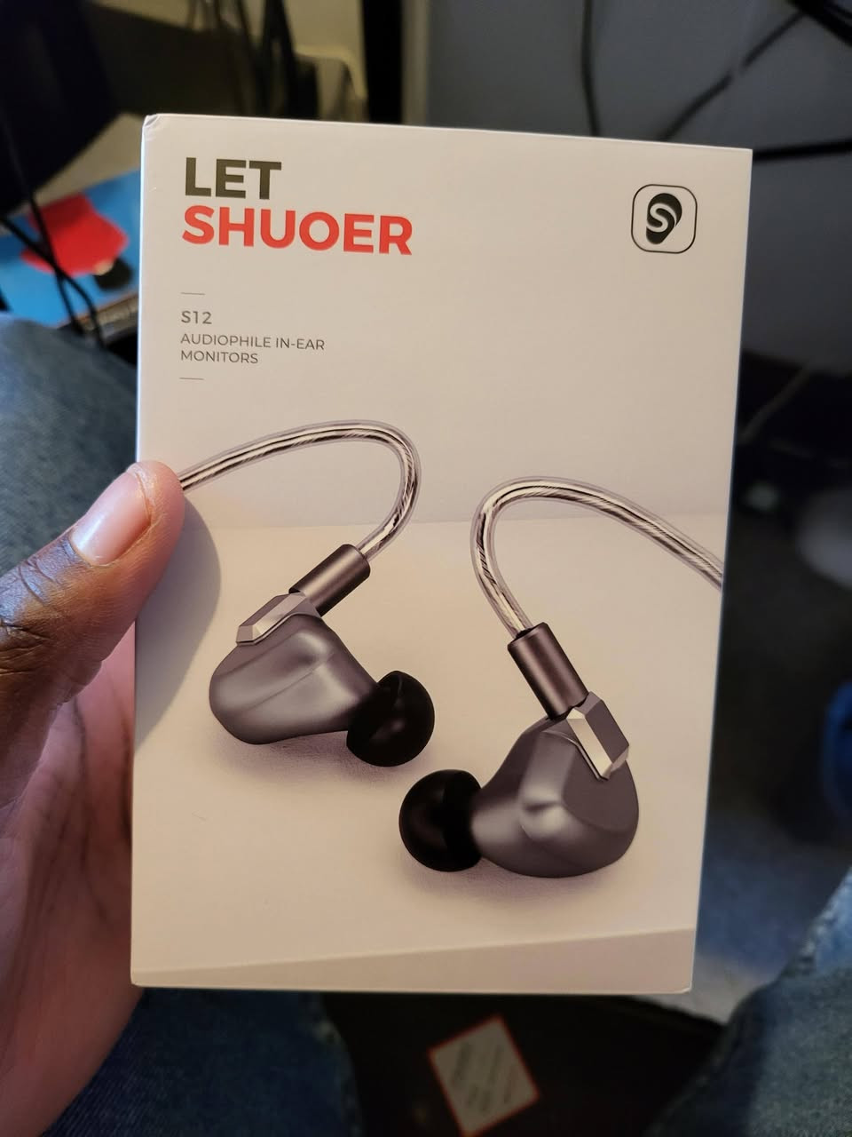 للبيع: سماعات LET SHUOER S12 (الأصلية) – تجربة صوتية تفوق الخيال!
إذا كنت تبحث عن نقاء صوتي ينقلك إلى قلب الاستوديو، فمكانك هنا. نعرض لكم سماعات LET SHUOER S12 الاحترافية (Audiophile In-Ear Monitors)، الأيقونة الشهيرة في عالم الصوتيات بفضل محركها المستوي (Planar Magnetic Driver) الذي يقدم تفاصيل موسيقية لن تسمعها في أي سماعة عادية. 
 أبرز ما يميز السماعة:
نقاء صوتي مذهل: دقة متناهية في توزيع الآلات الموسيقية وفصل الأصوات، مع "بيس" (Bass) قوي ومنضبط، ومستويات "تريبل" (Treble) ناعمة ومريحة للأذن.
حالة السماعة:
السماعة نظيفة جداً وبحالتها الأصلية كما هي موجهة في الصور.
تأتي مع علبتها وكامل ملحقاتها.
💡 فرصة لا تُعوض: السماعة غنية عن التعريف وتقييماتها العالمية ممتازة جداً، وتعتبر من أفضل الصفقات مقابل القيمة التي تقدمها.
ول سعر 90 وبيها مجال للشراي


**إذا كنت صاحب هذا الإعلان وتريد حذفه لأي سبب، رجاءا أرسل رسالة إلى الدعم الفني**