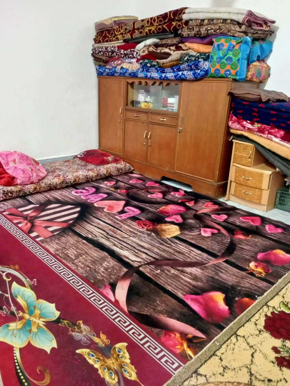 السلام عليكم بيت للبيع المساحه 100 متر الزراعي النجف شارع كربلاء عمود 134 طريق يا علي بيت نظيف ارضيه بورسلين مشمول بالقرار 320 نقص بس الاستقبال ما مبين والصور موجوده ومصورين البيت مقطع السعر ب 17 وبي مجال قليل  رقم الهاتف ***********
