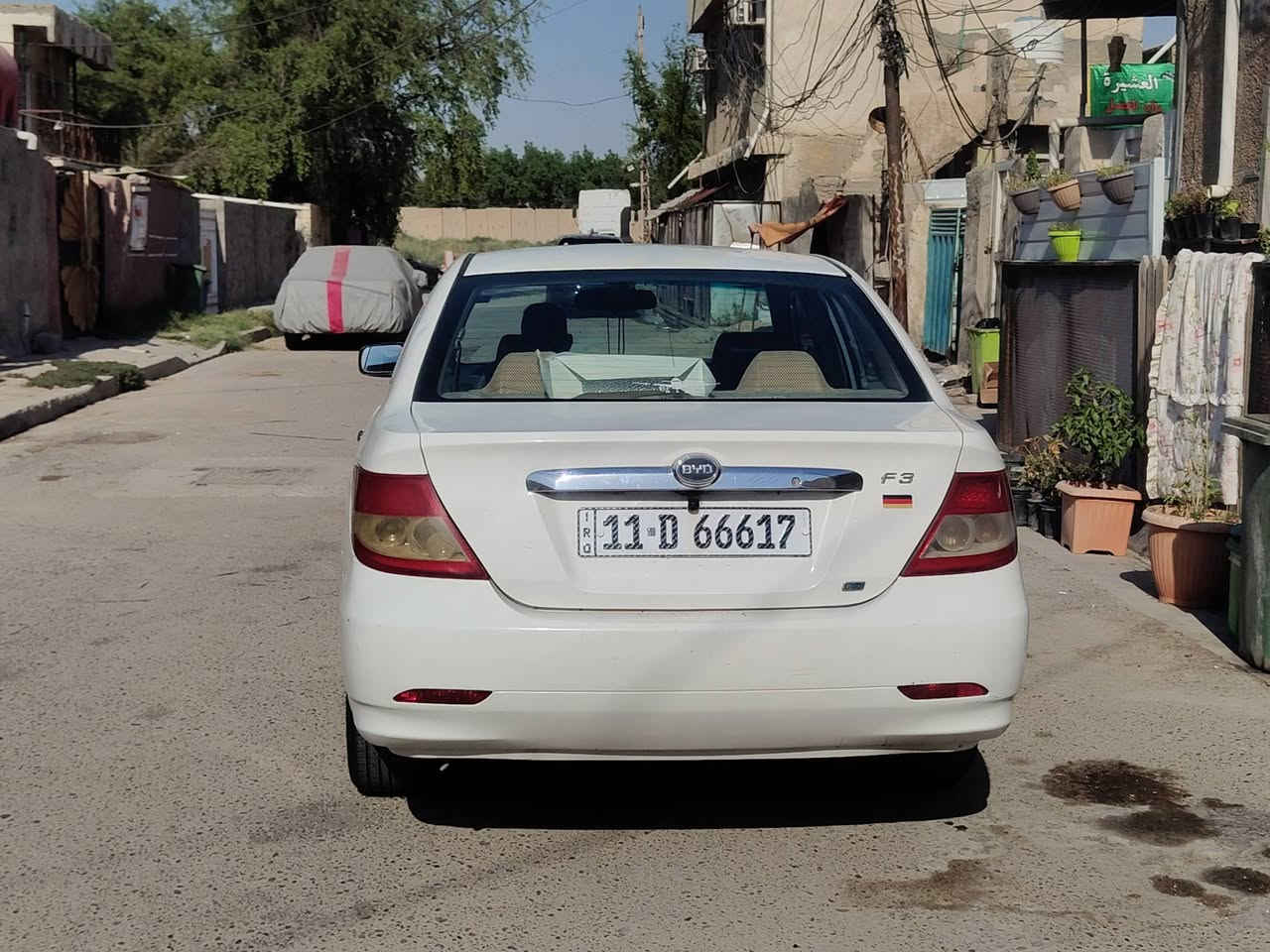 سلام عليكم بيوايدي f3موديل12مكينه قبل 5ايام شادها تبريد منضومه جديده مروحه جديده باتري جديد تخم تاير جديد عنبار كلج. و بريك جدد عبوه فيتبم جديده  وصينيه وعينه من بدلت لمكينه هم بدلتهن سياره خير من الله مال بيت  وهواي صارف عليها مابيه نقص. 
فقط هلالات  مهمره وشويه صبغ علباب صاير.  سعر 61وبيه مجال  واتساب ***********
