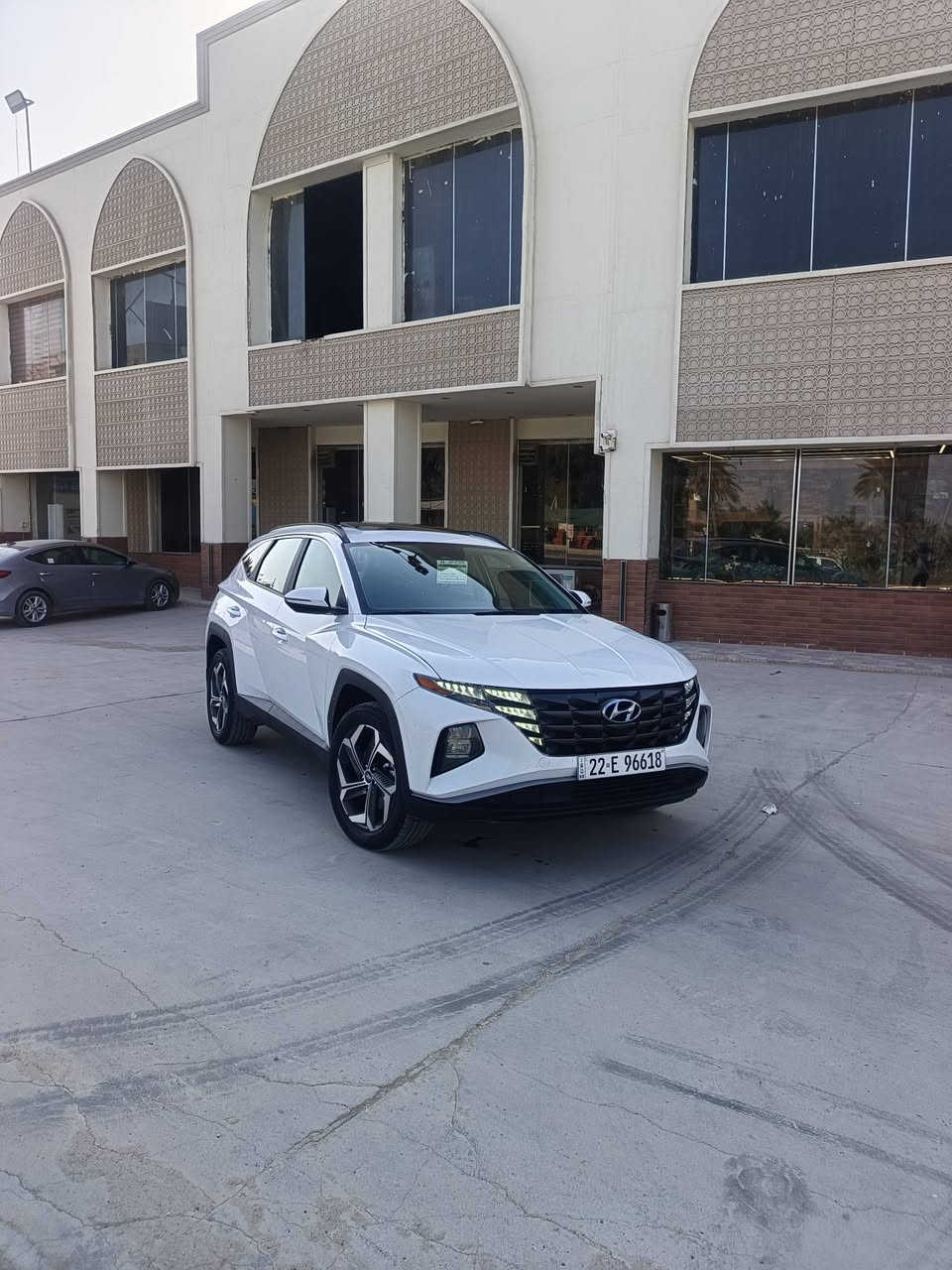 سلام عليكم توسان امريكي فول مواصفات موديل 2022سياره بيه بنيد كلير وجملغ الامامي صبغ  بدون داخل شراط مكينه 2500سياره فول نظافه وجمال ماشيه 65الف تحويل وكالة بشراط ابيع او مراوس حسب الاقناعه مكان الحله الحمزه الغربي تواصل ***********((سعر195وبيه مجال بصيط))
