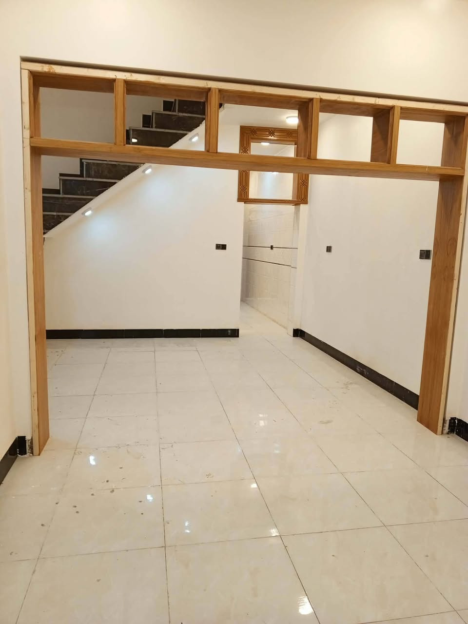 بيت رهن ١٠٠مترغرفة صاله مطبخ براني طابوق صب كونكريت رهن ١٥مليون شارع المطار القديم البيت مامسكون مكتب بركات الزهراء *********** ابو احمد الساعدي
