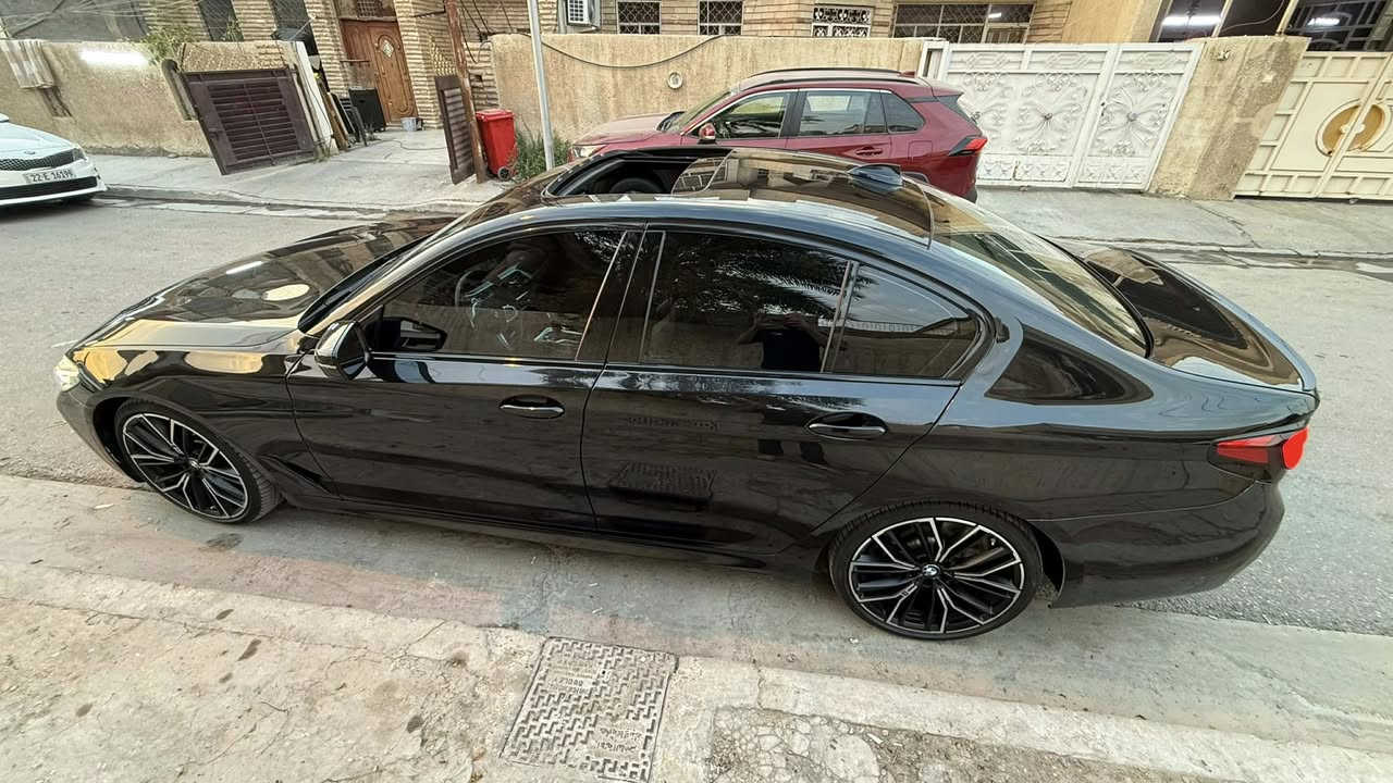 السلام عليكم للبيع ‼️ BMW  M 550 i
حجم المحرك : 4,4 V8 تون تيربو530H power 

الضرر : ‼️ بدون السيارة كلين تايتل 
المواصفات فول 1/1
السعر : 60 الف دولار$ وبيها مجال 
 السيارة رقم اربيل وعليها كتاب تضليل السيارة جديدة جدا وماشية قليل 18 الف مايل  فقط والسيارة عليها تغليف ppf ضمان ١٠ سنوات السيارة بحالة الوكالة  موبايل : ***********
