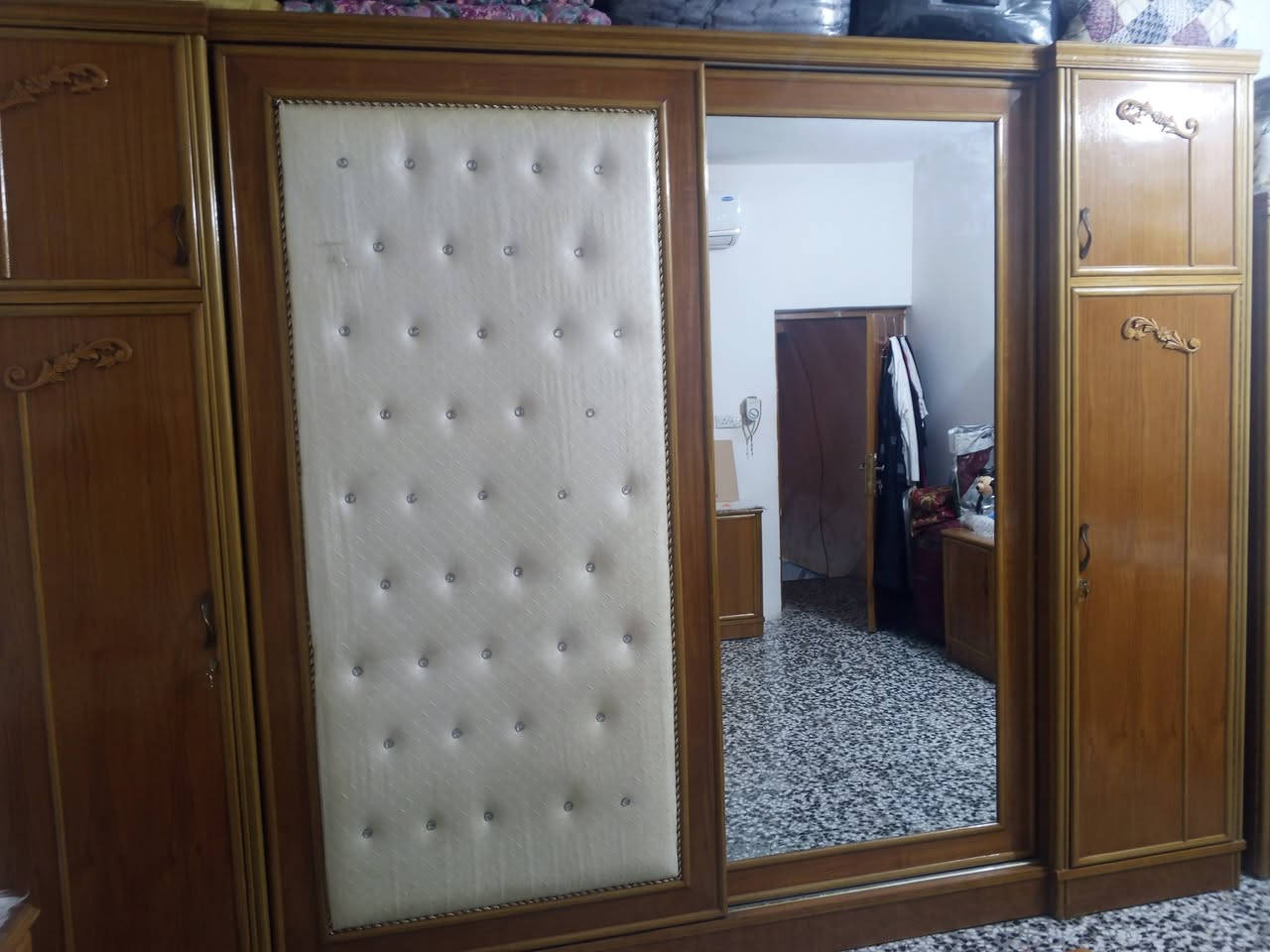 غرفه نوم للبيع صاج تصميم تركي سلايت نضافه خير من الله تجي وتفحصه بعينك شخط ماكو بيه 
مليون 900 وبيه مجال 
***********

