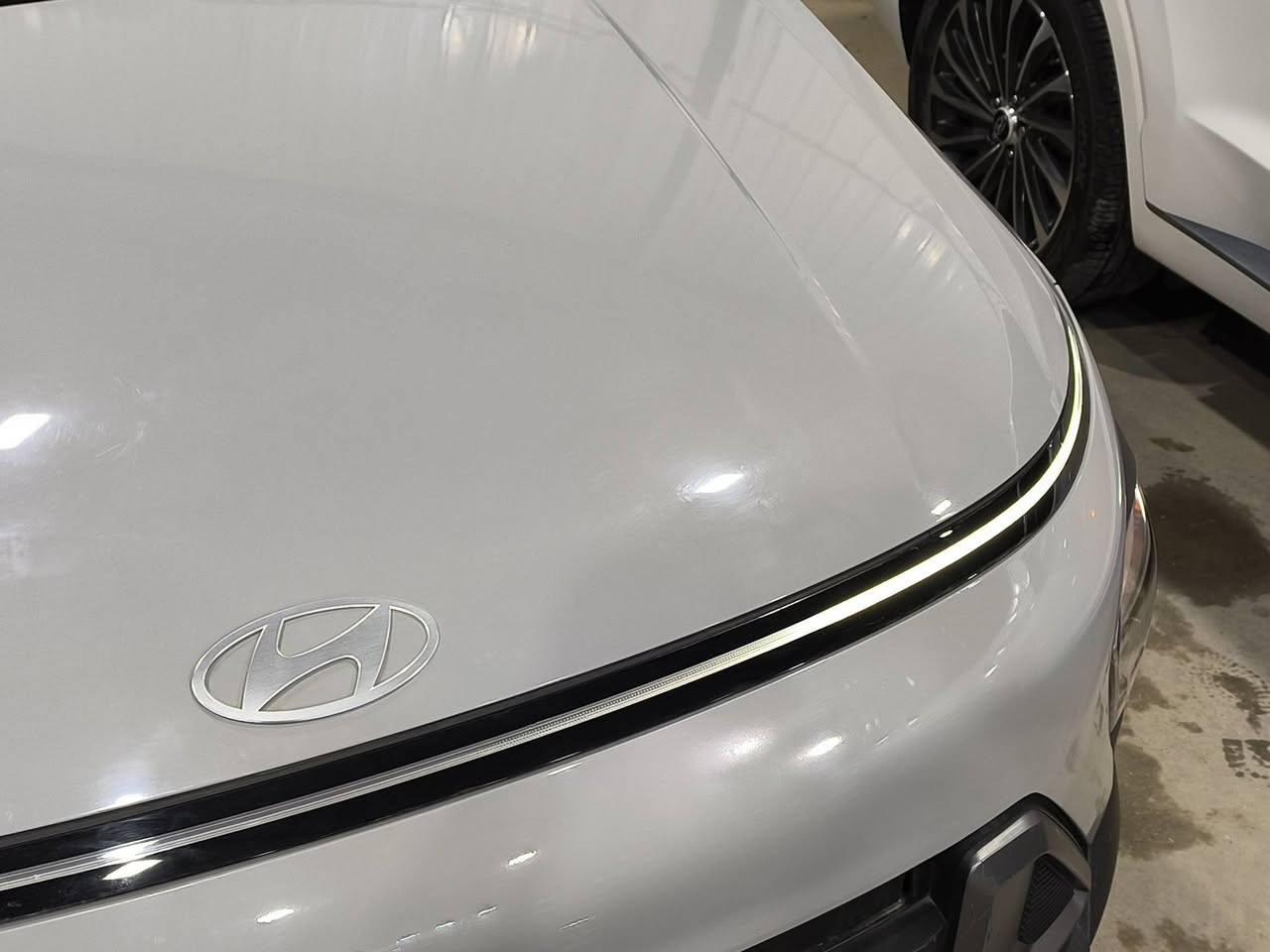 للبيع هيونداي كونا موديل 2024
وارد امريكي حادث دعامية بدون إرباك 
----------------------
مواصفات 🏅🥇
بصمة دخول ذكي تشغيل عن بعد 
رادار تحديد مسار مثبت سرعه 
شاشة متصلة تدعم اندرويد أوت أبل كار بلي 
كير تعليم - شاحن لاسلكي للهواتف 
كشنات كهرباء - تدفئة كشنات 
تبريد قطعتين مناخ منفصل 
اشاير مري - تحذير النقطة العمياء 
باقي المواصفات موضحة بالصور 
----------------------
صور الحادث مرفقة بالمنشور 
السعر 💰 💵 (( 178 )) $$ 
للاستفسار الاتصال على الارقام التالية 
‏‪0772 395 5960‬‏
‏‪0783 199 4494‬‏
