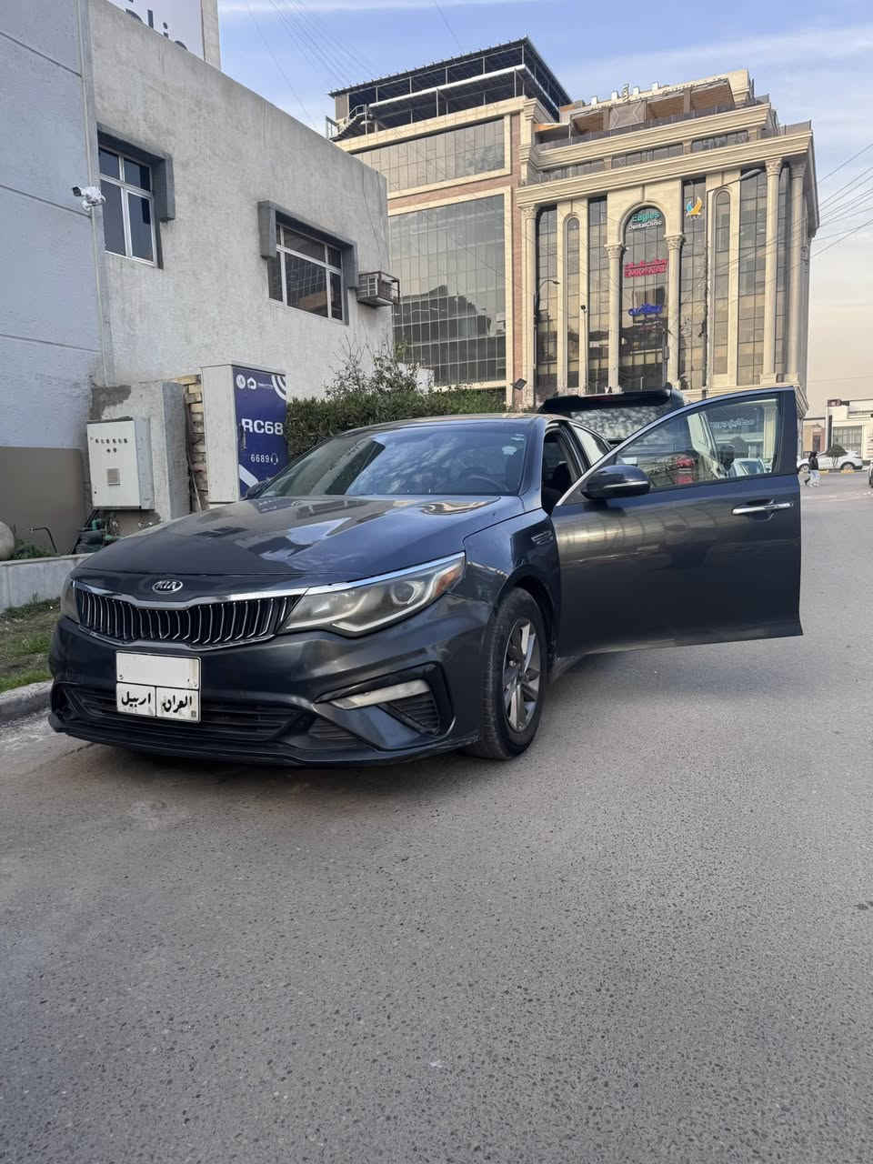 السلام عليكم كيا اوبتما موديل ٢٠ وارد أمريكي بيها قطعتين بنيد وجاملغ خلف السايق فئه fe رقم أربيل مكاني بغداد المنصور ماشيه ٦٧ الف سعرها ١٢٦ رقم تلفون ***********
