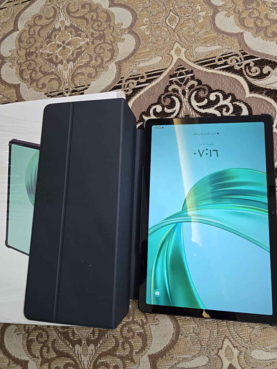 ايباد  هونر باد x8a  ملحقاته كارتون وشاحنه فقط شاحنه مامستخدمه ابد بس الكيبل مستخدم يعني فقط شاحنه ويا والموبايل بالجيس جبته ومااستخدمته نضافه ١٠٠/١٠٠ سعره ٢٠٠ او مراوس بجهاز حسب القناعه ***********
