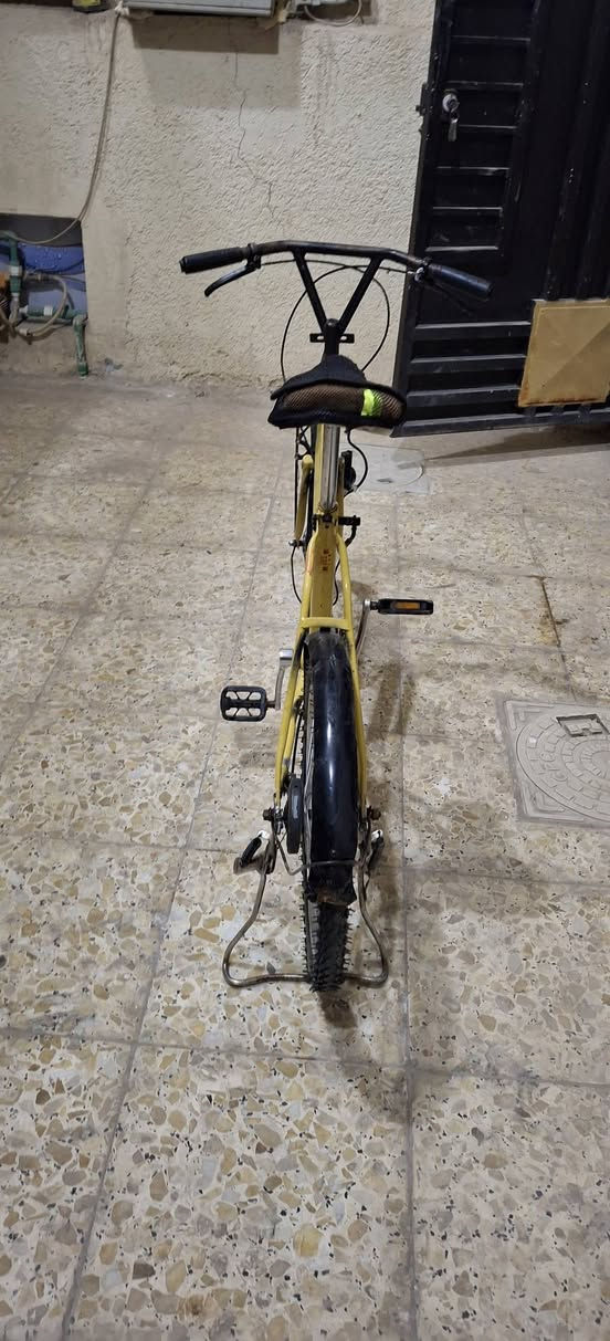 بيسكل حجم 20باله ياباني شرط الشغل بدون نقص سعرهه ٥٠الف وبي مجال قليل على الراغب بالشراءالاتصال على***********
