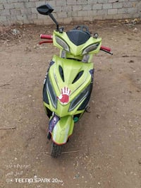 دراجه سكنز للبيع جاهزه كهربائياته كلها شغاله ماكينه بيها دخان تخم تاير...