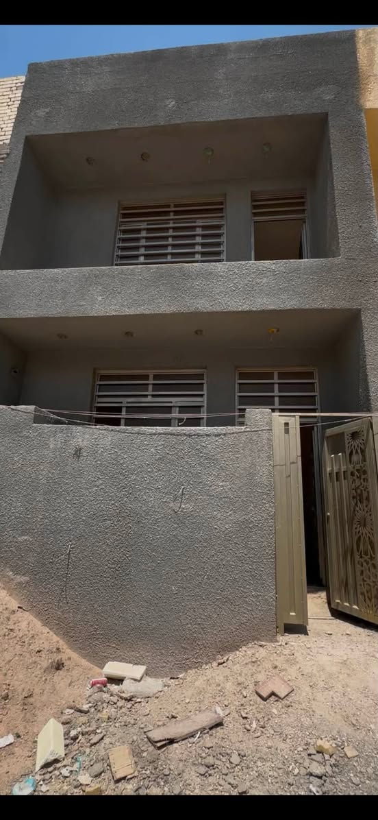 بيت للبيع 70م واجهه 5 نزال 14 سند 25 البيت بي نواقص بسيطه نزال عباس الكهربائي للاستفسار الاتصال عله الرقم
***********
