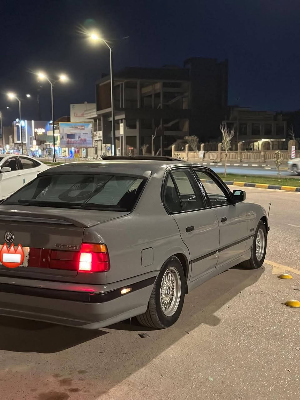 السلام عليكم
بي إم دبليو 525i مكينه مسكر عدله موديل 1990 مكينه وكير خير من الله ترايك للبصره 
رقم بغداد إنجليزي باسمي تحويل ثاني يوم 
تخم ويل وتاير خليه جديد 
حداديه خير من الله 
منضومه تبريد كامله ناقصه بس كمبريسر  الباقي كله مبدل جديد
السياره احلى من الصور و مواصفاته معروفه 
السعر 48 
مكاني حله ورديه 
***********
