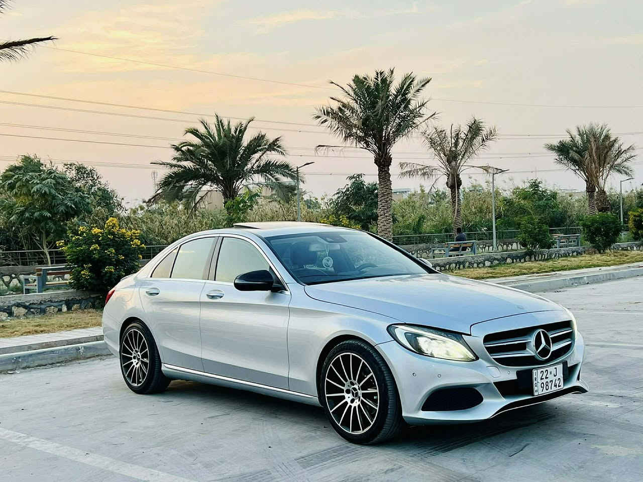السلام عليكم
مرسيدس c class 200 
موديل 2016 كفالة :
محرك كير شاصي بدنه مكفولة مـن ڪُلشـي 
ماعدا مكان بسيط بقبق الجنطة موضح بالصورة 

المواصفات الخليجي : c200 تجي فتحه سقف 
محرك 2000 تيربو طيارة ✈️ 
كشنات جلد تدفئة كشنات كهرباء 
رادار امامي + بريك تلقائي مانع تصادم 
نقاط عمياء حساسات 360 د
اوتو ستوب + 5 انظمة قيادة 
هاند بريك بصمة 
ايقاف تشغيل المحرك عند التوقف (نظام اقتصادي )
و هواي مواصفات معروفه بالسيارة 

السيارة نضيفة حيل تفحص كلشي وتقتنع 
حدادية جديدة قبل شهر بدلتها 
قطع المانية بالكامل 
ماعايزها ربع السيارة تشغل وتطلع 
تحويل او وكالة 
السعر تم تخفيضه 183$ 
التواصل ع رقم ***********
