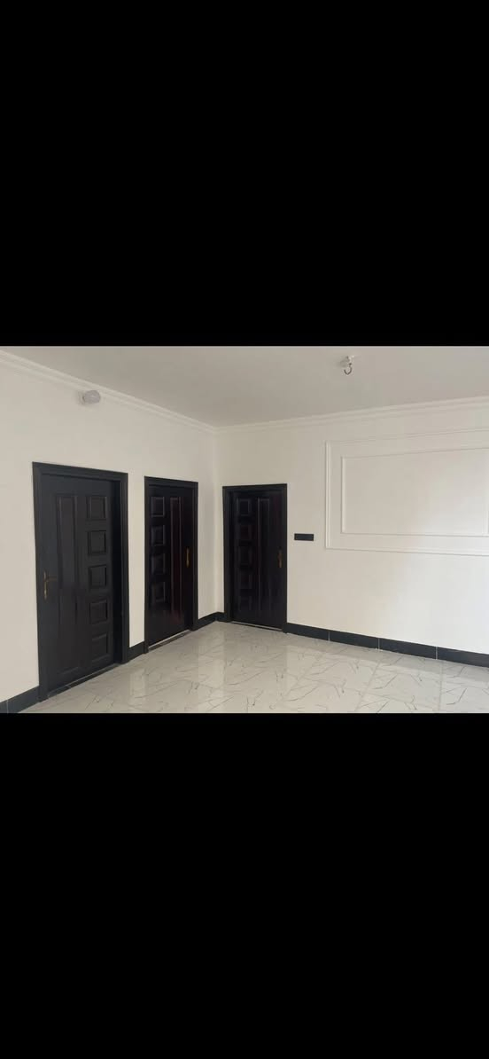بيع مستعجل بسعر مناسب موقع مميز✔️
سلام عليكم بيت طابو صرف العنوان الشافعيه 

قرب جامع كمر 

3 غرف نوم 

صاله و براني

مطبخ حار وبارد 

صحيات خاريه وداخليه 

حديقه  

كراج سياره 

مساحه 300 م سعر خاص

‏‭٠٧٨٨ ٢٩٥ ١٤٩٩‬
