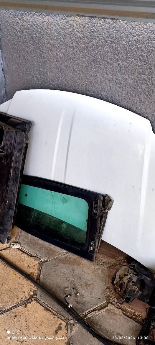 السلام عليكم زوج ماصدات تفصيخ اصلي  مع غرفه دوج مخمل ومدوشمه موديل 18 وبعض المواد مال دوج 18 للبيع حدثت السياره وزادن عندي اليحتاجهم يتصل *********** زوج الماصدات 125 الغرفه كامله 350
