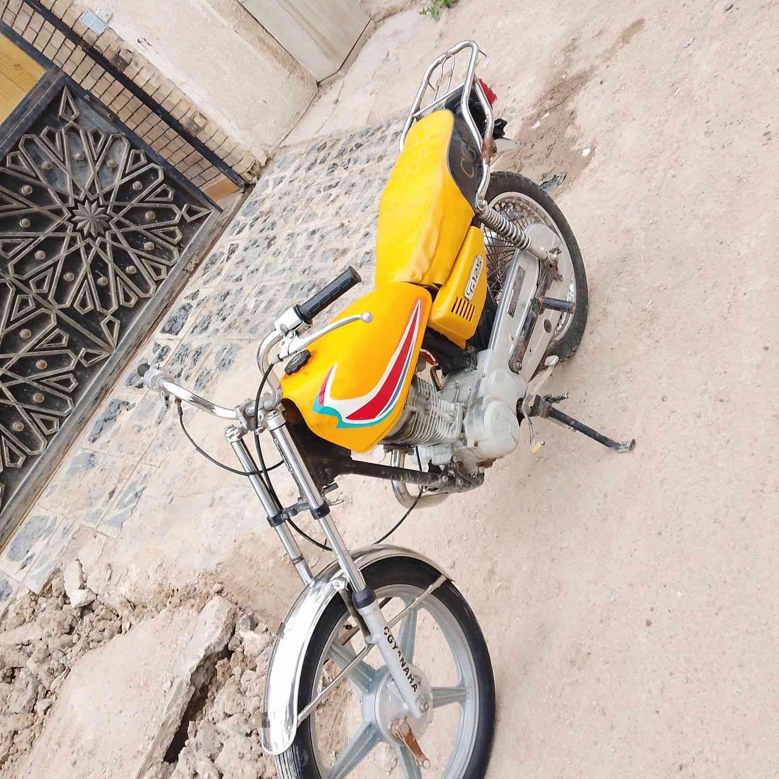 سلام عليكم نامة يراني موديل 2017/ مكينة خير من الله تايرات جديد دراجه فول شلعاة معدل مكينة خير من الله دبلات فول سعر 300/ وبيها مجال مكان بغداد شارع فلسطين ***********
