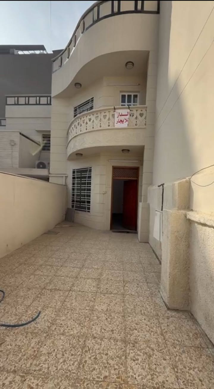 🌅 #بيت_حديث_تجاري_سكني_للايجار 🌅

📌الموقع :- #المنصور _ حي المهندسين محله 609

🔛المساحة :- 110 متر 

▪️الطابق الارضي : كراج _ مدخل _ صالة مجهزة بسبلت _ مطبخ مجهز بكاونتر _ صحيات _ غرفة نوم .
▪️الطابق الاول : غرفة نوم _ صحيات .

⁉️ لمعرفة الإيجار اكتب رقم 2 بالتعليقات.

🌐للمزيد من العروض لطفاً الاشتراك بقناتنا على التليجرام :
https://t.me/Ajarty

واتساب 👇🏼
https://whatsapp.com/channel/0029VaDf8d14yltRzy5EwZ15

📍عنوان الشركة :  حي الجامعة - شارع المركز

📌للمعاينة والاستفسار : يرجى التواصل على الارقام التالية 📲
***********
***********
