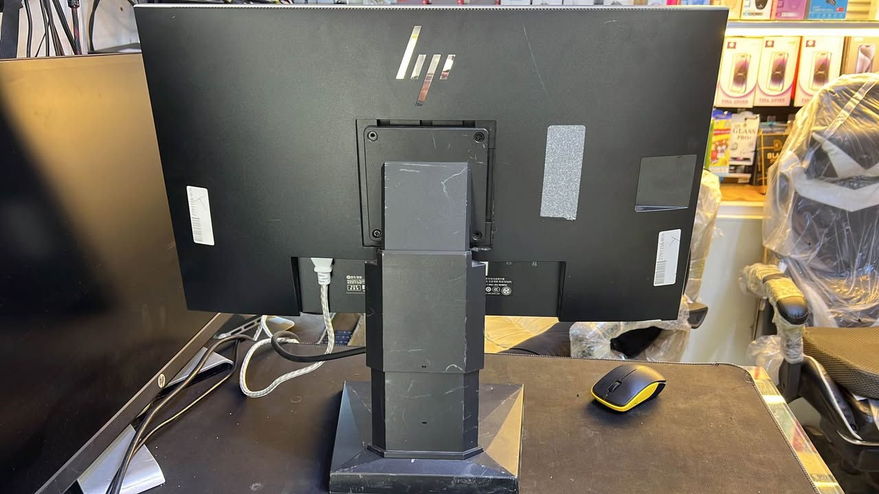 شاشة HP العملاقة.. جودة احترافية بسعر ما يتفوت! 🖥️🔥
إذا كنت تبحث عن تجربة مشاهدة ممتعة أو تريد تطوير "السيت أب" الخاص بك بدون ما تدفع مبالغ طائلة، هذا العرض مصمم لك!
مواصفات الشاشة:
• 📏 الحجم: 27 إنش (تجربة سينمائية).
• 🌈 اللوحة: IPS Panel لألوان واقعية وزوايا رؤية واسعة.
• 🔊 الصوت: سبيكرات داخلية مدمجة (ما تحتاج تشتري سماعات خارجية).
• 🚀 السرعة: تردد 75 Hz يوفر سلاسة ممتازة في التصفح والألعاب.
• 🔌 المنافذ: تدعم كل شيء (HDMI, DisplayPort, VGA).
السعر الجديد: 115,000 دينار فقط (بدلاً من 125,000) 💰
الحالة: مستعمل (نظيف جداً)
📍 للحجز والاستفسار:
📞 اتصل بنا: ***********
🌐 زوروا موقعنا: www.altajstore.com
📸 انستغرام: altaj_laptopء البصرة, العراق
