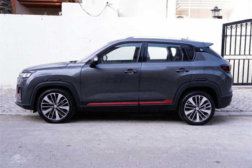 شانجان CS35 بلس 2023 للبيع
سيارة عائلية حديثة بتصميم عصري وتجهيزات ممتازة، استعمال نظيف جدًا وجاهزة للاستخدام.

⸻

المواصفات الأساسية
 • الموديل: 2023
 • المحرك: 1.6 لتر – 4 سلندر
 • القوة: حوالي 128 حصان
 • ناقل الحركة: أوتوماتيك
 • نظام الدفع: أمامي (FWD)
 • استهلاك الوقود: اقتصادي (حوالي 6–7 لتر/100كم)

⸻

التجهيزات الداخلية
 • شاشة وسطية كبيرة تعمل باللمس
 • شاشة عدادات رقمية
 • نظام بلوتوث وUSB
 • مكيف هواء قوي
 • تشغيل بصمة (حسب الفئة)
 • مقاعد مريحة بتصميم عصري
 • تحكم من المقود

⸻

أنظمة الأمان
 • وسائد هوائية أمامية
 • نظام ABS مانع الانغلاق
 • نظام الثبات الإلكتروني ESP
 • كاميرا خلفية
 • حساسات خلفية
 • نظام مراقبة ضغط الإطارات

⸻

حالة السيارة
 • استعمال شخصي
 • نظيفة جدًا من الداخل والخارج
 • لا تحتاج أي مصروف

💰 السعر المطلوب: 23 مليون دينار
(قابل للتفاوض للجادين)

📞 للاستفسار: ***********
