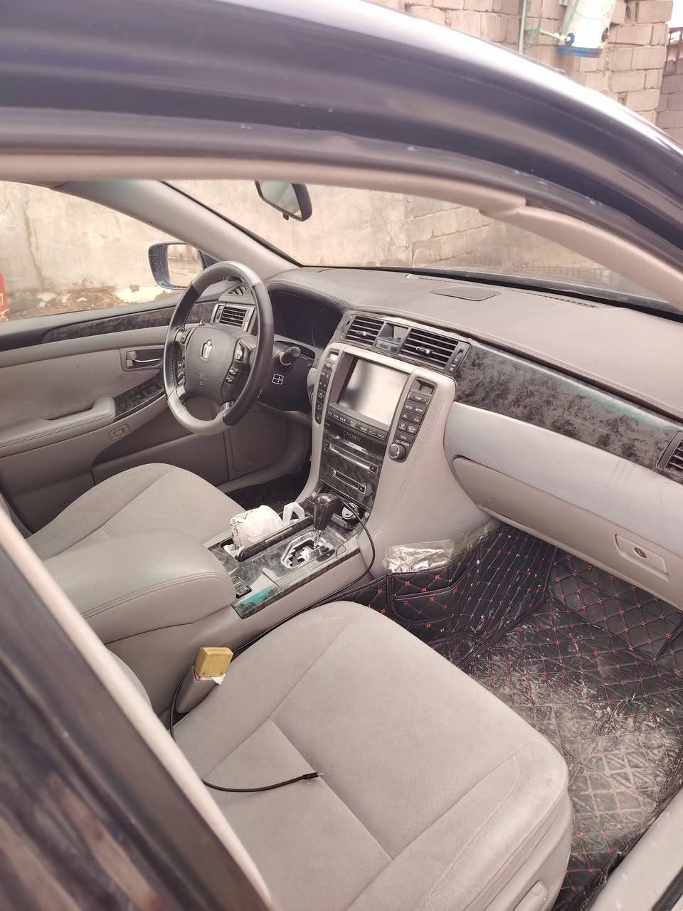 سلام علیکم كراون شاهين ادوات کصه قماره فقط  رقم نجف سنويه عاج طبق الاصل  السياره کلشش جدیده کیر محرك حدادیه تبرید کله مكفول  + کشنات کهرباءء
مکان البصره 
السعر اتصل وتدلل بيع مراوس ***********
