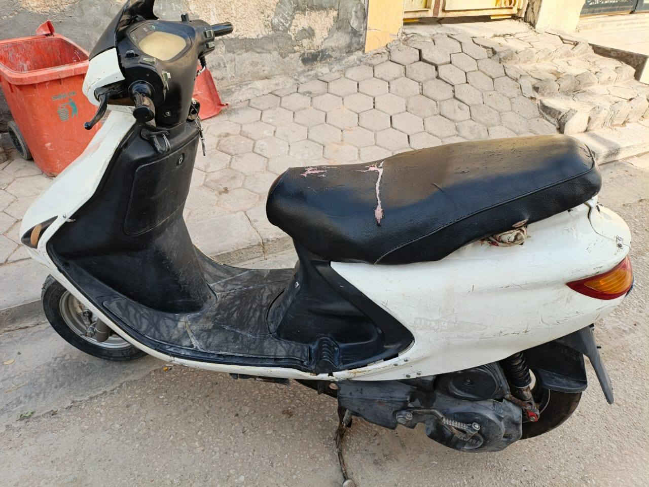 السلام عليكم ورحمة الله وبركاته 
دراجة فراشة لون ابيض 
شغالة فول سلف هندر 
بيهة خيط بخار 
ب 290 الف وبيهة مجال 
عنواني النجف الاشرف حي الوفاء 
مواجد واتساب الاتصال 
***********
