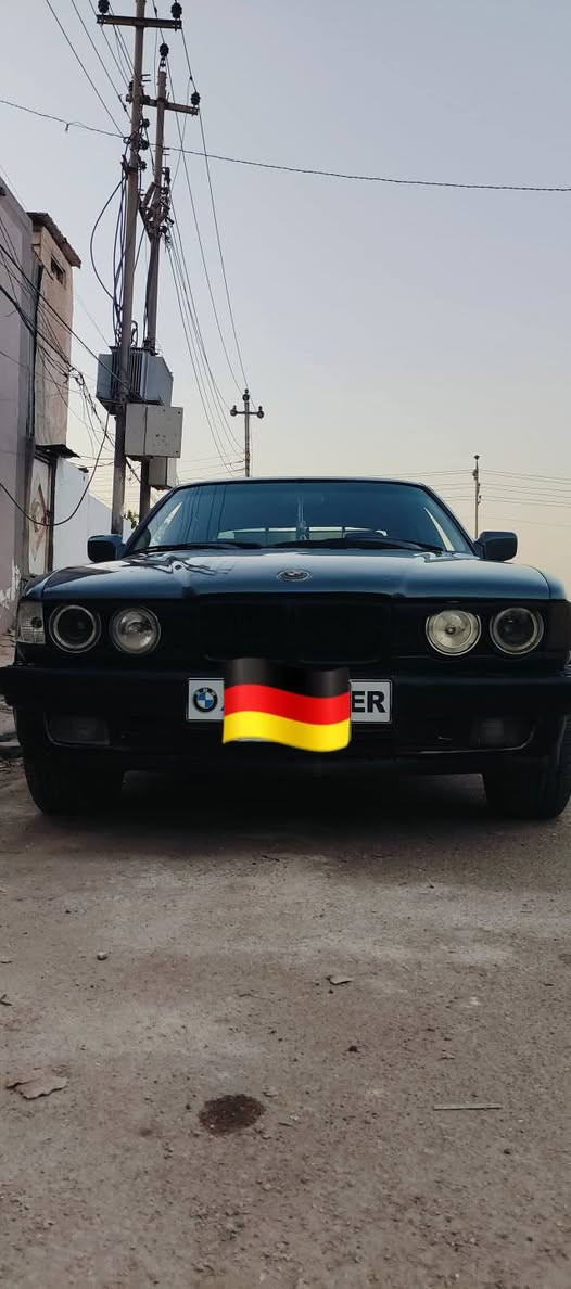 السلام عليكم ورحمة الله
عزيزي اقره المنشور وتفاصيل قبل لا تراسلني 

Bmw 735 IL 1991 نجف 
المواصفات 
مكينه 3500 مفتوح 
الون رصاصي . رمادي 
بجم عريض 
سلايد روف 
سقف كنتاره اسود 
دبل جامه 
باب طويل رئاسي 
دبل جكمجه 
دواخل اسود + صاج ملكي 
كشنات جلد اسود كهرباء 
جام كهربائي + مري 
بردات اصل 
تخم تاير + ويل خليه 15
باتري جديد قبل اسبوع مشتري 

الظرر
جاملغ جهة اليمنه مبدل 
مصبوغه عام بدون بوليش 

النواقص 
نيكل دعاميه اماميه 
دبت ماء ماسحات 
جك + ويل اسبانه 
فرش الجنطه  
تبريد عاطل 
حداديه الاماميه , 50% الخلفيه 75 

مكان السياره النجف الاشرف 
سنويه بأسمي الغاية 27

اخوان كلشي ذكرت وكلشي وضحت  اتفيدك تعال اطلع بيها وشوفها لا تراسلني وتسئل شبيها ما بيها

السعر 35 $


**إذا كنت صاحب هذا الإعلان وتريد حذفه لأي سبب، رجاءا أرسل رسالة إلى الدعم الفني**