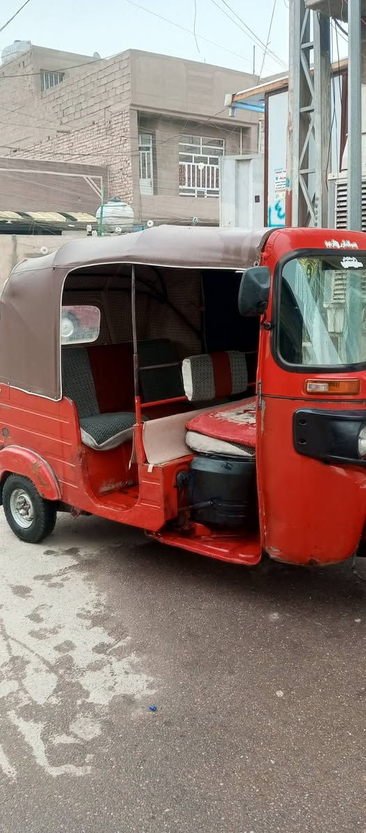 تكتك للبيع موديل 2018شهر 11بيه  معجون صفحه اليسره كد شبر اذا أكثر ترجع والدوسات معمره فقط والمحرك بي بكن تنزل فلوس تجفيت البكن السعر 6ملايبن ***********بغداد الشعب
