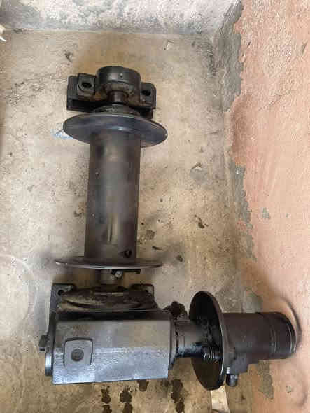 ونج هودروليك امريكي سطحيه يسحب ١٠ طن ب ٤ ورقات ونص وبي مجال ***********
