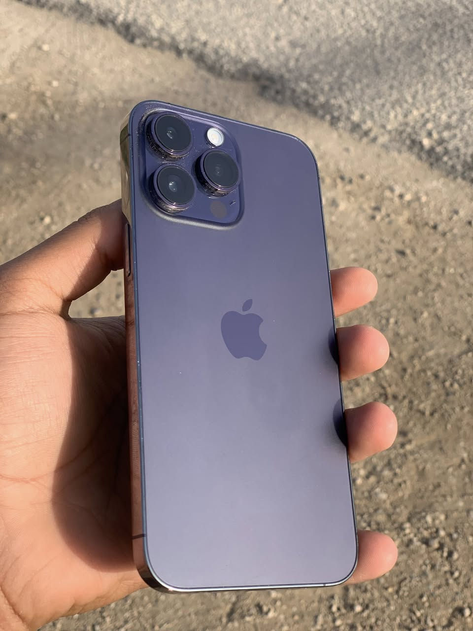 السلام عليكم 14 برو ماكس ذاكره 256 بطاريه 85 فيس ايدي شغال مكفول من الزلغ شرق اوسط نموذج m سعره 850 وبي مجال للاستفسار ***********
