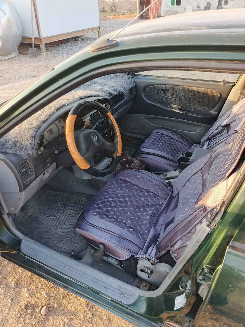 سلام عليكم . بروتون حره حره وكاله باركود كامله شرط التحويل رقم صدامي موديل 2002 شرط گير محرك صدر كهربائيات سياره كله بلاديه  كابريته جديده تخم تاير جديد . بدون صبغ
35 وبيه مجال قليل . مكان السياره تكريت العلم 
للاستفسار 
***********
