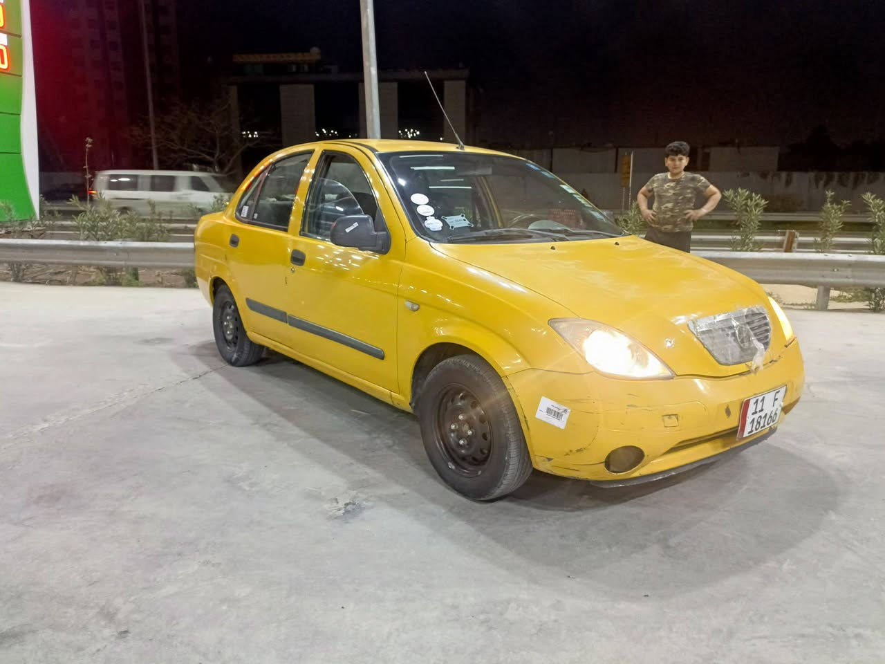 السلام عليكم طيبة٢٠١٥
محرك كيرتمام 
صدر امامي خلفي تمام
تخم تايرجديد
سيارةحلوةوبيهاملاحضات بسيطة 
رقم وسنويةجديد 
بيها صبغ جاملغ وطخةبلباب 
الشراي يتصل***********
السعر٣٢قفل مكانهابغداد
