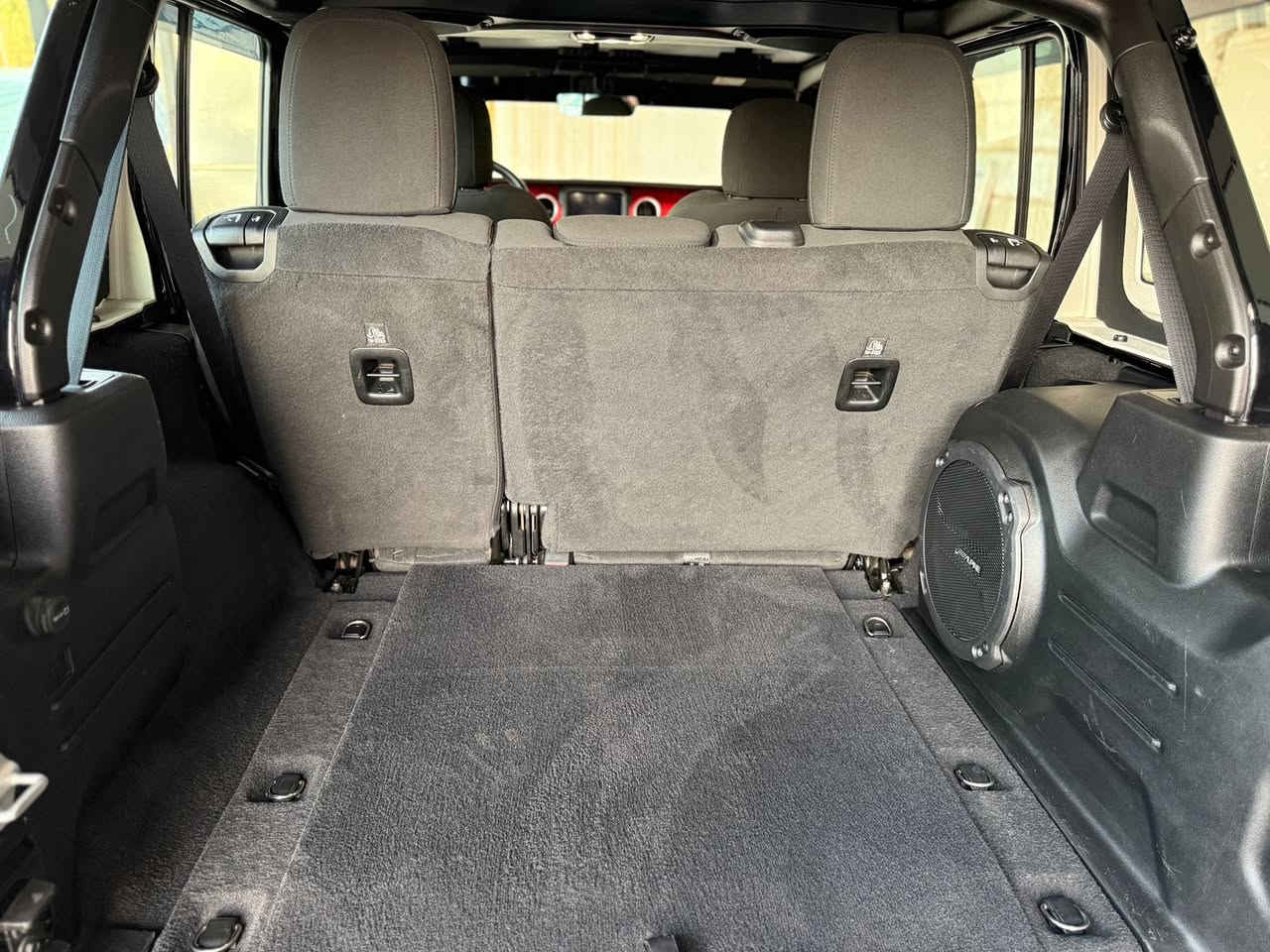 السلام عليكم للبيع جيب رانگلر خليجي وكاله هارلم فئه روبيكون معروفه محرك V6مديل 2021 ماشيه 89 الف كيلو مكفوله سياره جدا نظيفه *********** مكان السياره اربيل
