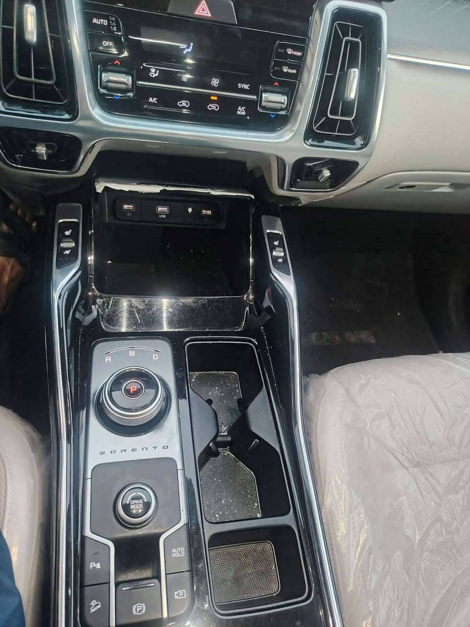 🚗 للبيع: كيا سورنتو 2023           رقم اربيل بسمي ماشيه 32الف
⚠️ حالة السيارة

• وارد خليجي ✅ 
• كفالة عامة بدون أضرار ✅
⚙️ المواصفات:
• سقف بانوراما
• كير ماوس
• كشنات تدفئة تبريد
• بصمة تشغيل
• تشغيل عن بعد
• تحكم ستيرن كامل
• 4كامرات جانبيه
• واير ليس 
• ثلاث قطع تبريد
• مقاعد كهربائية
• صندوق كهربائي
• 4انظمة قياده
• 5ويل كب
• عنوان السياره موصل 
• سعر 295
• رقم الموبايل ***********
