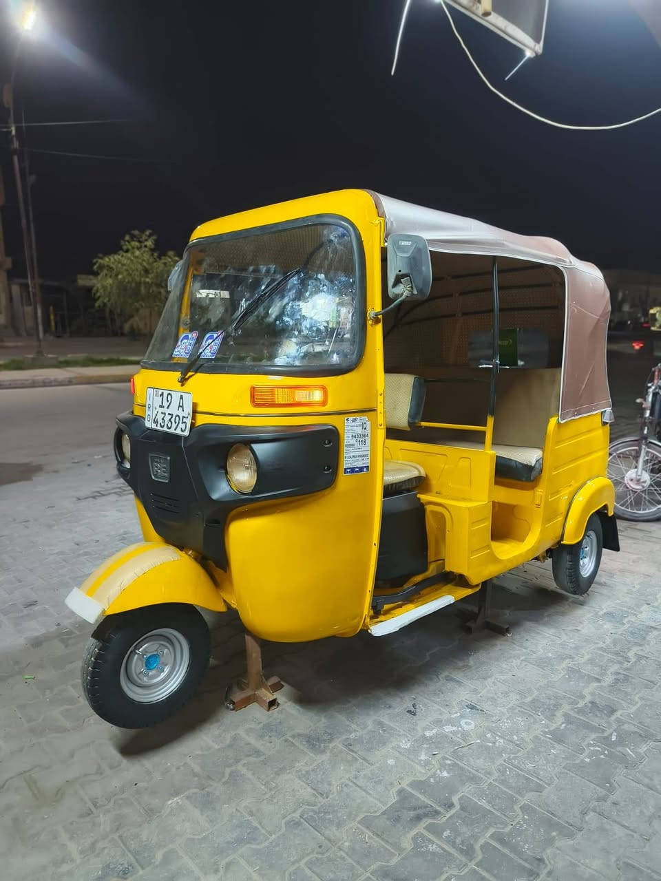 من رخصة الادمن
السلام عليكم.    تكتك 19شهر 11
داخلة بل عشرين رقم وسنوية بسمي امداور ثاني يوم  كهربائيات كلهه جديد تخم تاير جديد
مكينه  مجفته مرة وحده التكتك علا وضع الشركة 
بدون اي حادث بس  اخياسات وشخوط عمرتهة  مصبوغه للجماليه
السعر5،700بيهه مجال شي قليل هاي مال جناي 
مكان كربلاء حي العسكري 
الاتصال بالرقم***********
