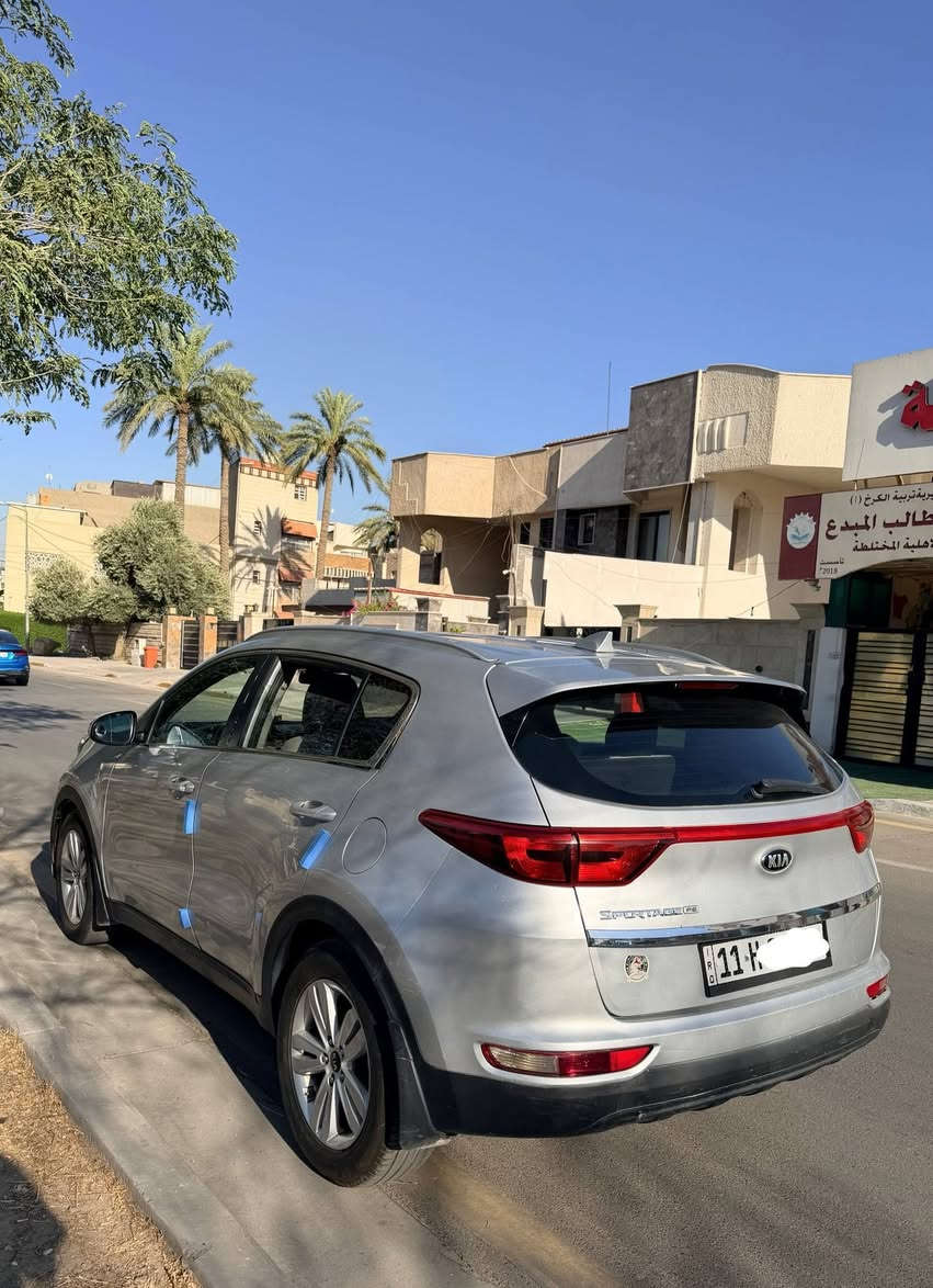 KIA SPORTAGE
كيا سبورتج 2017 
نص فول 
تبريد قطعتين امام وخلف ثلج 
رقم بغداد الجديد باسمي 
حادث جاملغ وبنيد
تصليح بقبغ الجنطه على كد شبر 
محرك وكير ممتازات 
تبريد ثلج 
كامره وحساسات 
السعر 134 ورقه ومجالها جدا بسيط 
مكاني بغداد منصور
رقمي ***********
