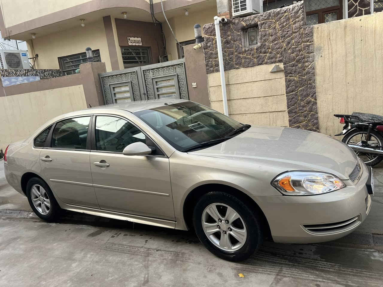 سلام عليكم
امبالاللبيع
موديل 2012
كلين كفالة عامة قطرة صبغ ما بيهة
المواصفات/
كشن كهرباء
داخل لونين 
تدفئة تبريد
الكهبرائيات كلهة شغالة
صدر امامي خلفي
شرط مكينة بلادية مملعوب بيهة
السيارة مال بيت
تحويل ثاني يوم السيارة بسمي
السعر:127وبيهة مجال بسيط
المكان:ديالى بعقوبة
الرقم:***********
