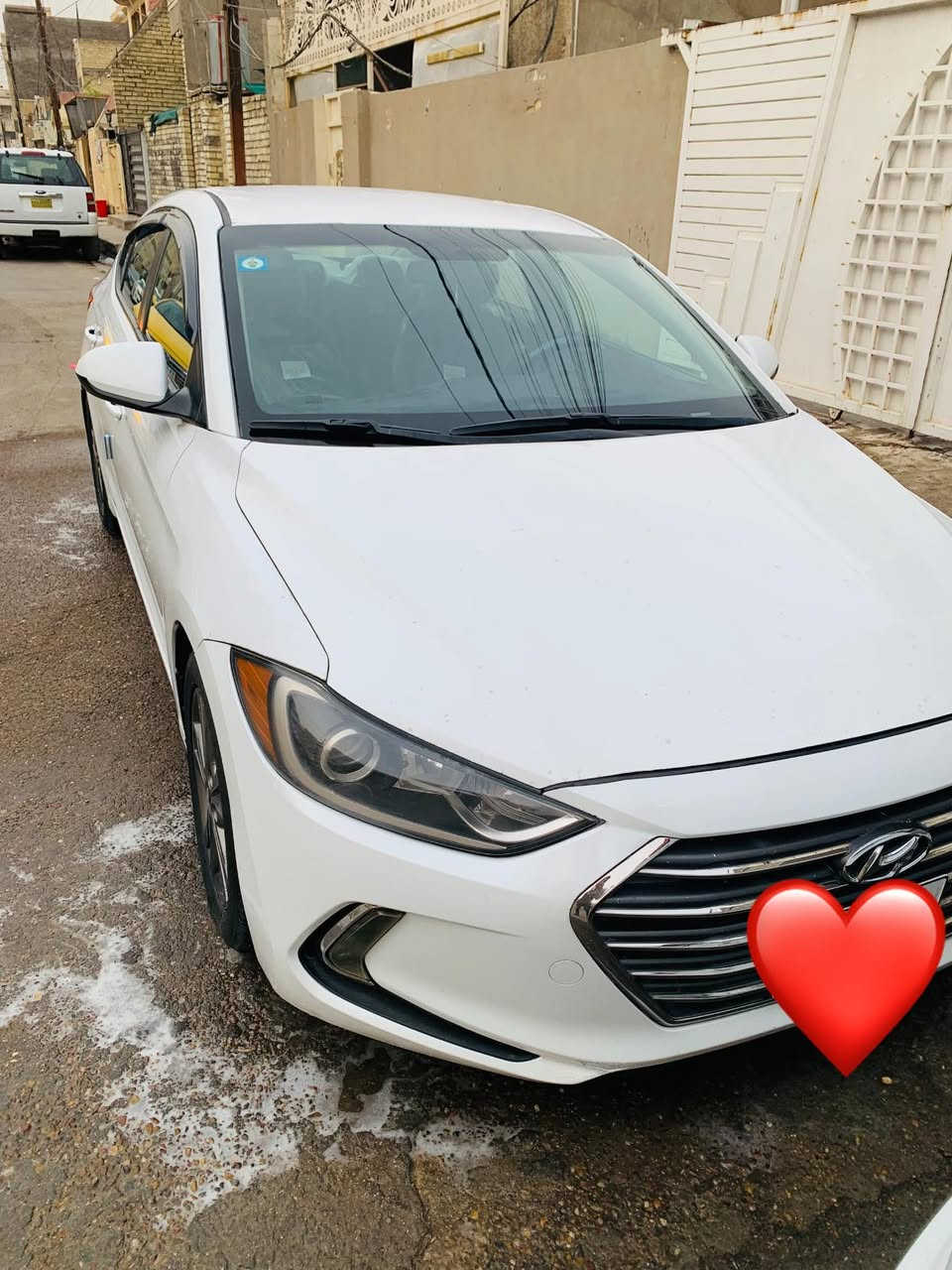 السلام عليكم
النترا 2018 امريكي حادثه بنيد وجاملغ اليسره بدون دواخل 

وقبق جنطه صبغ سياره جاهزه ونظيفه  رقم بغداد ***********
