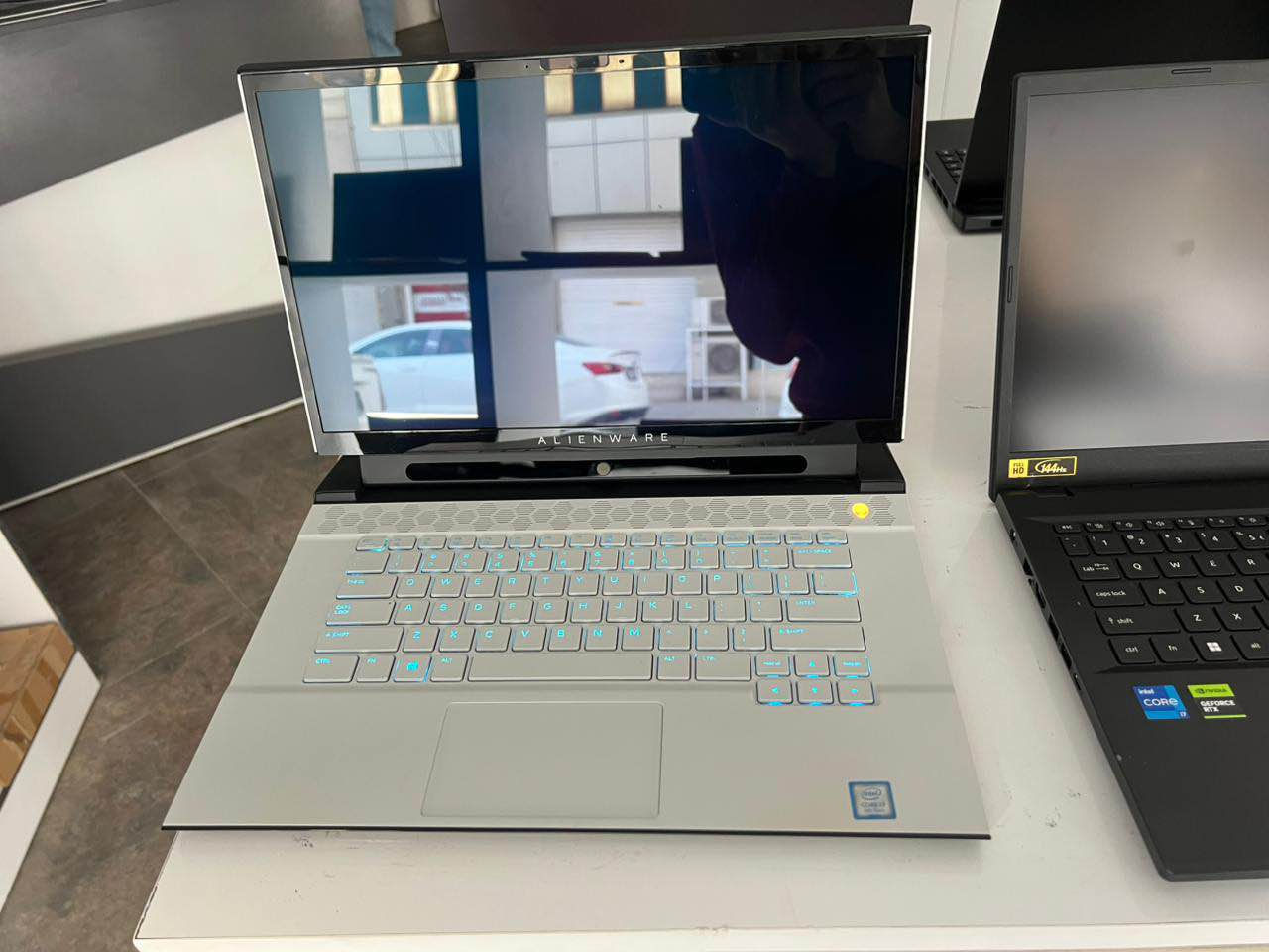 جاهز للنسخ 👇

⸻

Alienware M15 R2 – Gaming Laptop

المواصفات:
Core i7-9750H جيل تاسع فئة H أداء عالي
RAM 16GB DDR4
512GB SSD NVMe سرعة عالية
NVIDIA RTX 2070 8GB كرت قوي يشغل أحدث الألعاب
شاشة 15.6 إنج 4K دقة ووضوح عالي جداً

مناسب للألعاب الثقيلة، المونتاج، التصميم، والبث المباشر

السعر: مليون و100 ألف دينار عراقي

ضمان شهر
ضمان الفحص أمام المندوب
تغليف احترافي
ملحقات كاملة
شاحن أصلي

الموقع: أربيل – شارع سلطان مظفر
رقم الاتصال: ***********
واتساب أربيل, العراق
