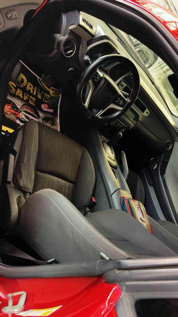 السلام عليكم 

للبيع كمارو 2014 RS رقم بغداد انكلزي باسمي وهزة جديدة 
وارد امريكي حادثهاا فقط دعاميةامامية يعني كلين بدون صبغ وبدون تبديل 
مكينه V6 3600 وكير وتبريد وصدر كلهاا تمام وتخم تاير 20 
السيارة مابيها نقص وكلهاا ع البلاد 
عارضهاا 104 وبيهاا مجال كلش قليل مكاني بغداد الغزالية *********** سونارهاا بالمنشور بغداد, العراق
