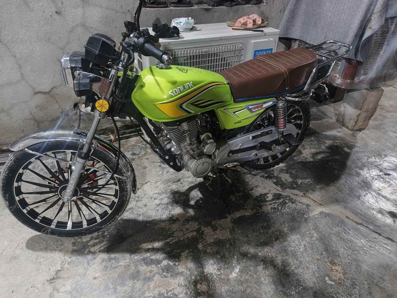 ياألله سلام عليكم دراجه سولنك محرك 200cc كفاله من كلشي اوراق منفيس شلعه معدل فول مال جناي دراجه اخوان؟؟  العنوان فلوجه شهداء،،، السعر 900..... ***********
