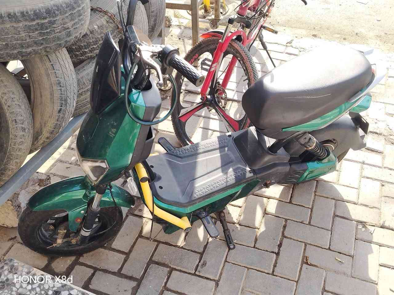 السلام عليكم دراجه شحن نضيفه
٣سرعات بطاريات جدد شديتت
 استعمال ٣ أشهر 
السعر ٣٠٠ وبيها مجال 
استفسار ***********
