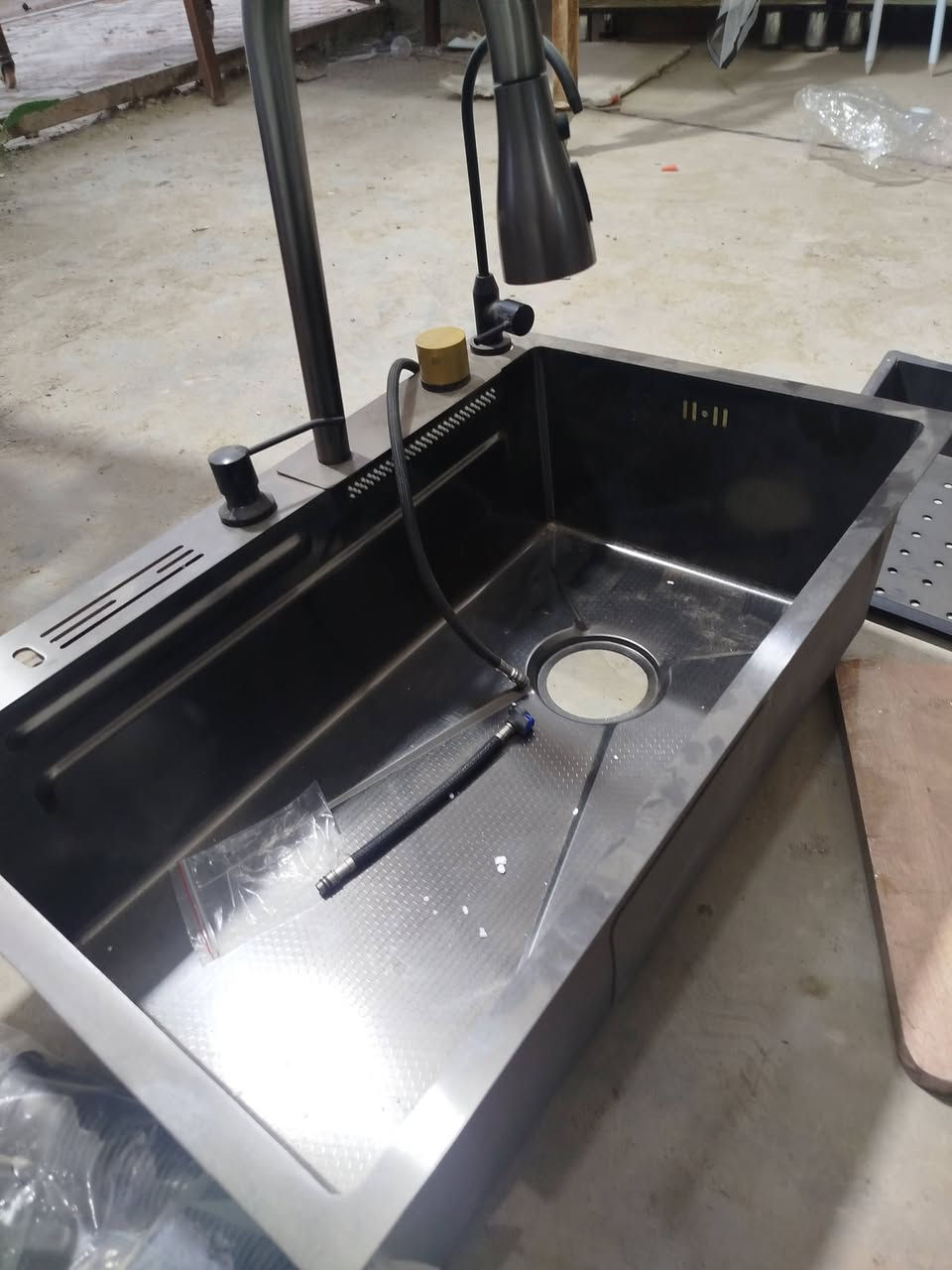 السلام عليكم توفر 3قطع بقن لحكو توصيل الجميع المحافظات الاتصال ***********
