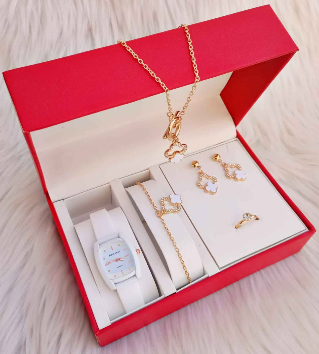 #هدايا #نسائية 🌷✨
#عروض #رأس_السنه🔥👇
اجمل الهدايا رجاليه ونسائيه 🎁
ســعر السيت ب 10 الـف 😍
والتوصيل 5 لجميع المحافظات❤️‍🔥
للحجز والاستفسار مراسلة الصفحة 
اذا مو نفس الي بالصورة توصلك (لا تستلمها) 
🔺ملاحظه: العلبه للعرض يجي السيت بعلبه هدايا
حجم صغير ✨واذا نفس العلبه سعر يختلف 
للاتصال ***********
واتساب *********** بغداد, العراق
