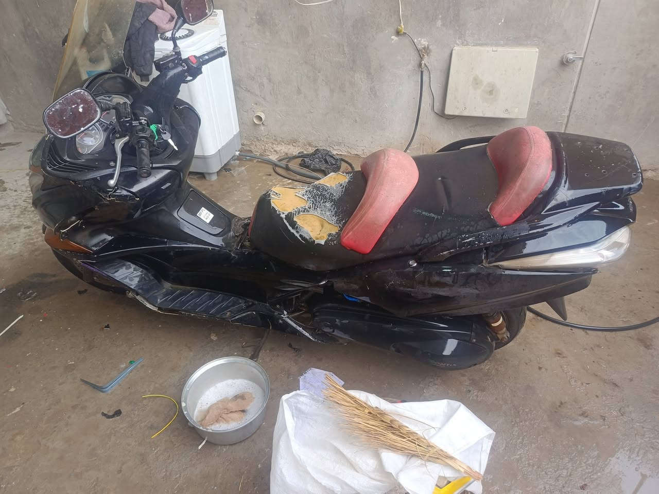 السلام عليكم دراجه سلفر ونج 600 دراجه البيع دراجه عفتها يومين اجيت اشغل ماكو ناريه أبيعها كوم حديد مكانها بغداد جكوك الاتصال ***********7
