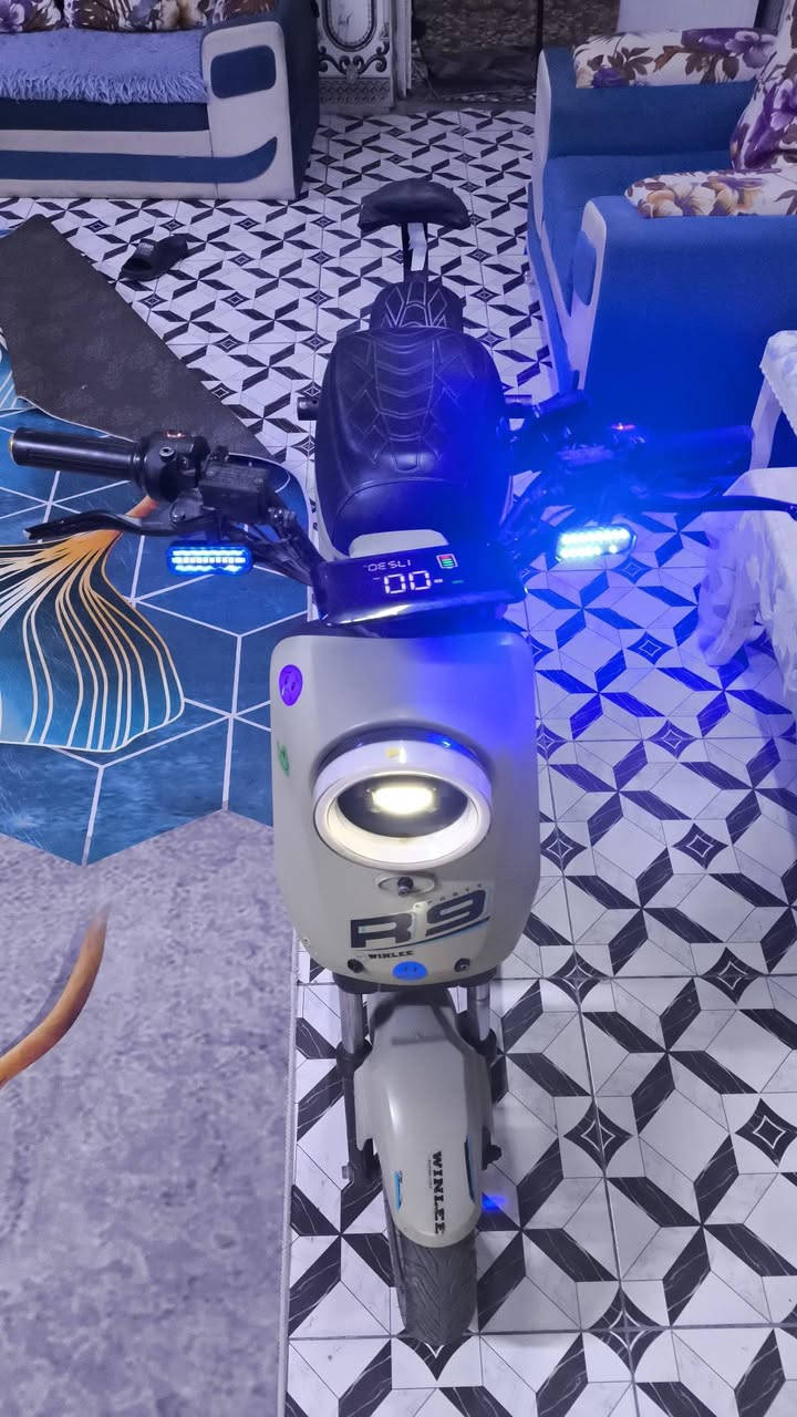 دراجه r9 كامله جاهزه بيها خمس بطاريات مديل 24 سعرها 350 وبيها مجال للشراي المكان المعقل الاتصال ***********
