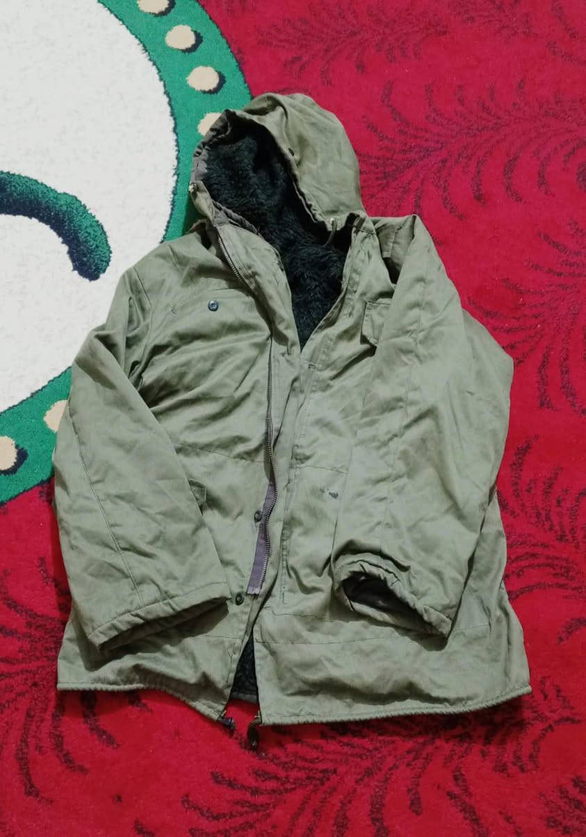 السلام عليكم قماصل عسكريه قديمه رومانيات اصليات عدد اثنين وحده منها نضافه 100 بل 100 ماملبوسه والثانيه 90/100 السعر 125 وبيهن مجال قليل يوجد توصيل كافه محافضات العراق للنتصال عل الرقم ***********
