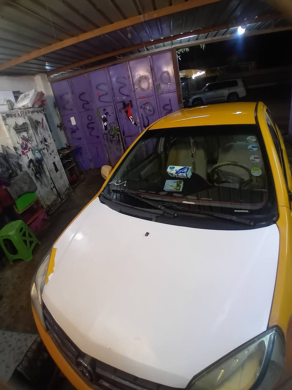 سلام عليكم حبايب جيلي ام كي  موديل ٢٠١١ مكينه وكير عادي خير من الله ترايك وين ميعجبك سنويه ٢٩ هيهه ١٣٠  وغرامات عليه ١٠٠ مداور  مباشر رقم بغداد بيه تلكيطات يرادله حداديه زينه كهربأيات كله شغاله جام كهربائي مكان حله سياحي ***********تحياتي للجميع سعر ٢٨ وبيه مجال  مال جناي السياره كبل لشارع
