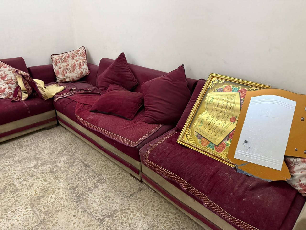 غراض بيت للبيع تخم 10مقاعد حطاطه حيل نضيف سعر 350وبي مجال 
ديوان حطاطه 10مقاعد سعر 250
ثلاجه حيل نظيفة سعر 250
براد شغال حار وبارد سعر 100وبي مجال 
سبالت عدد2 نوعية الجي طنين سعر لواحد 250وبي مجال 
كاونتر حيل نظيف وياها اوفن سعر 600وبي مجال 
طباخ حيل نظيف شغال سعر 350وبي مجال للاستفسار اتصل على رقم ***********او ***********
