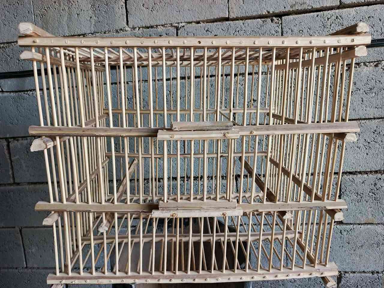 سلام عليكم قفص بصراوي للبيع سعر ١٥ الارتفاع 48الطول 53الغرض 40 مكاني ديالى بلدروز هاذة رقمي للاستفسار ***********
