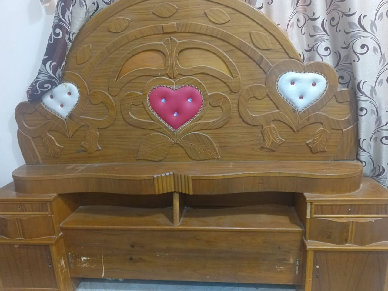 كل الموجود بالصورة ب70 ألف
الشراي يتصل

***********
