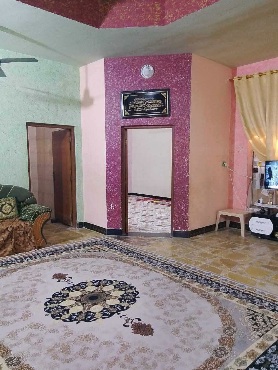 مكلف بلنشر ☺️
بيت للبيع  في حي الرساله قرب مدرسه الخليل مساحه 420م طابقين بناء قبل الأحداث الأخيرة ركن على شارع 12وشارع فرعي 8م يحتوي على 5غرف نوم واستقبال وصاله ومطبخ وحديقة كبيره وكراج سيارات الأرضية كاشي 
السعر 245مليون وبي مجال مسحوب على المصرف العقاري باقي تسديد 83مليون للمصرف للاستفسار مراسلتنا على الخاص او الاتصال على الرقم التالي ***********
